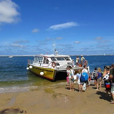 Daire Centre, Plage, Commerces, Gare A Pied - Joli T3 Refait A Neuf En Rdc Avec Cour Commune Et Petit Espace Privatif Arcachon